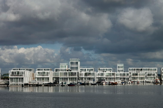 Illustration for article titled Gorgeous Floating Buildings Around the World